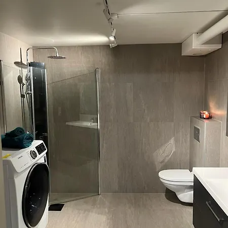 Arctic Hideaway- The Polar Haven טרומסה