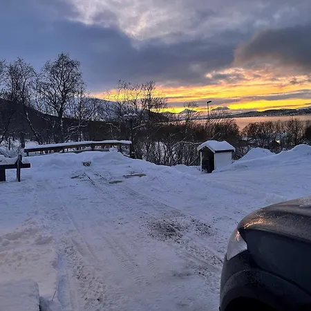 Arctic Hideaway- The Polar Haven Leilighet